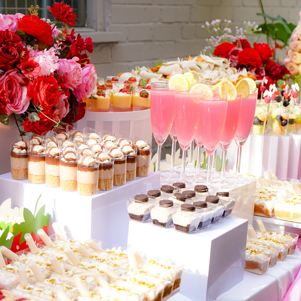 Luxe dessert table  photo 4