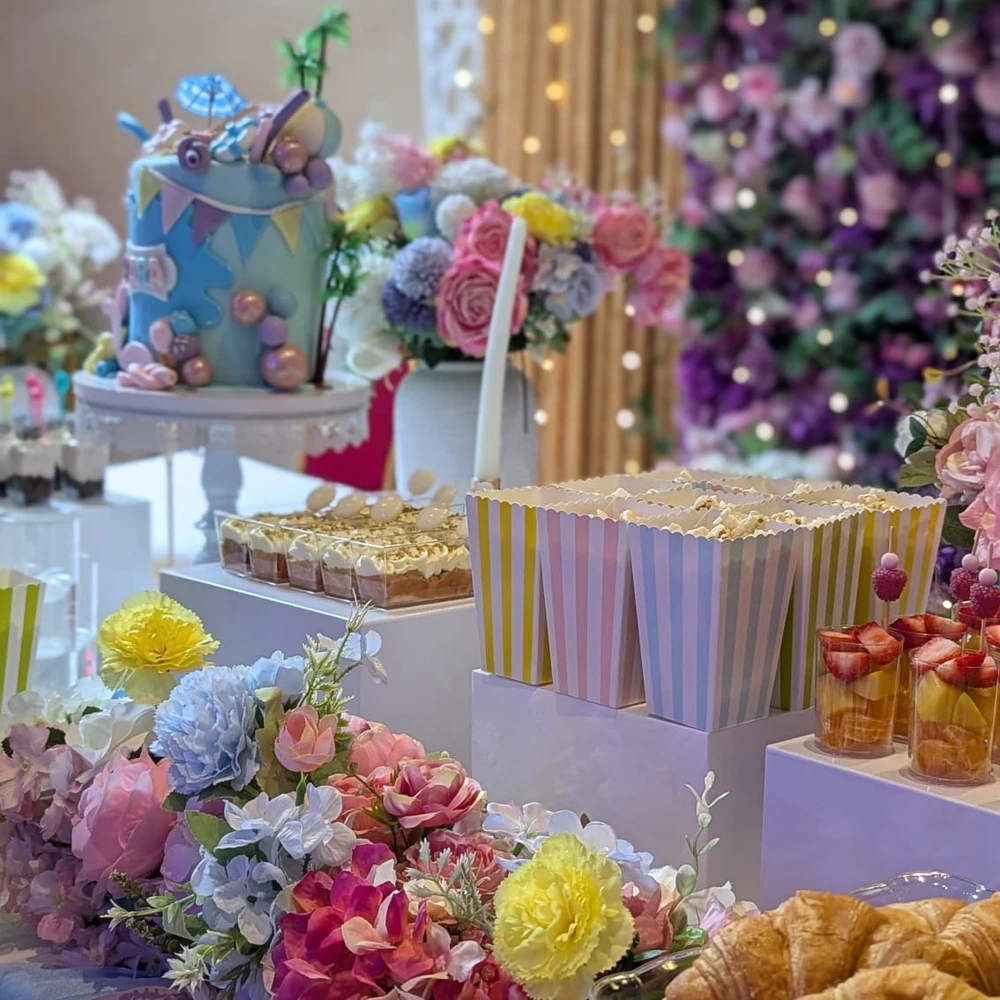 Luxe dessert table  photo 2